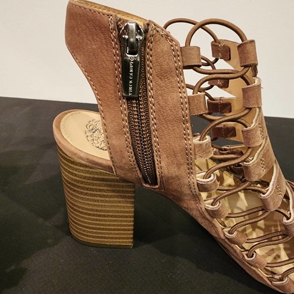 nwot VINCE CAMUTO "BRIAZ" Taupe Leather Gladiator Sandal booties SIZE 8.… - Picture 4 of 12